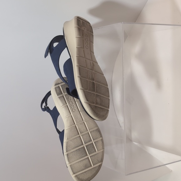 Midnight blue Crocs size 6.5 - Picture 3 of 6